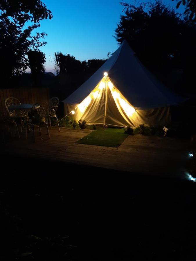The White Dove Bed And Breakfast With Bell Tents And Private Hot Tubs Coddington  Kültér fotó