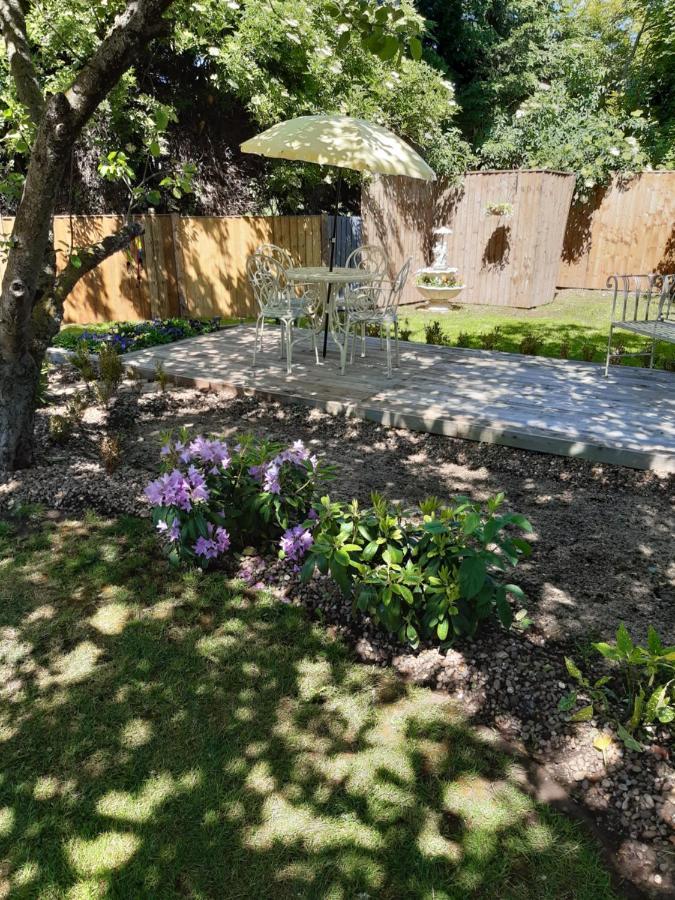 The White Dove Bed And Breakfast With Bell Tents And Private Hot Tubs Coddington  Kültér fotó