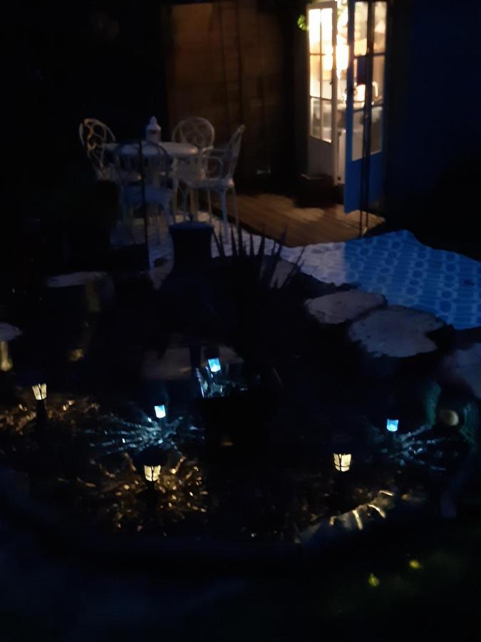The White Dove Bed And Breakfast With Bell Tents And Private Hot Tubs Coddington  Kültér fotó