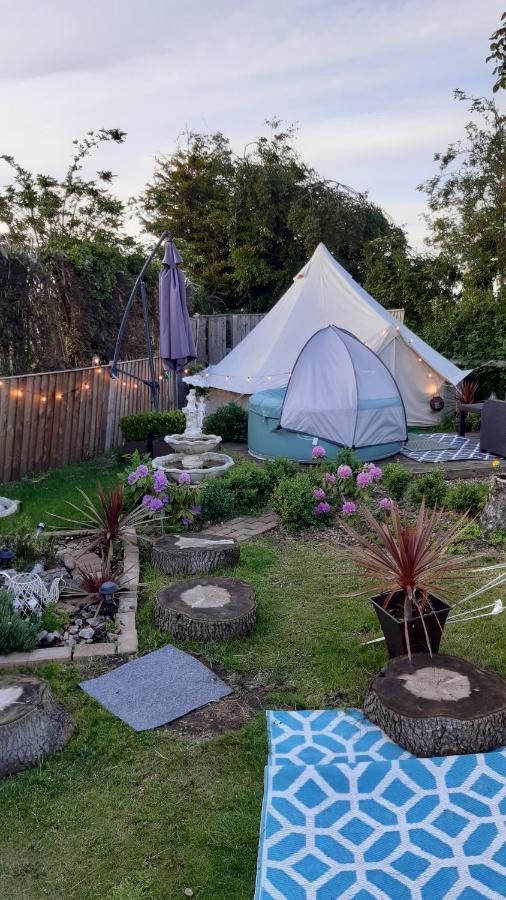 The White Dove Bed And Breakfast With Bell Tents And Private Hot Tubs Coddington  Kültér fotó
