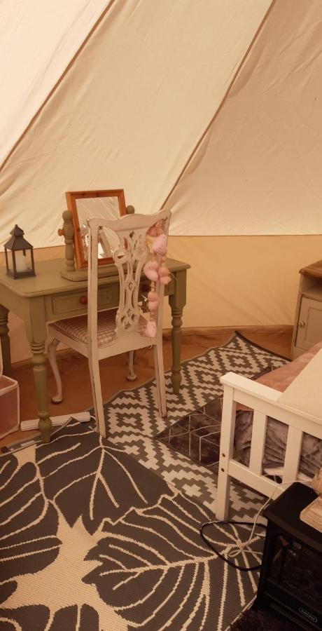 The White Dove Bed And Breakfast With Bell Tents And Private Hot Tubs Coddington  Kültér fotó