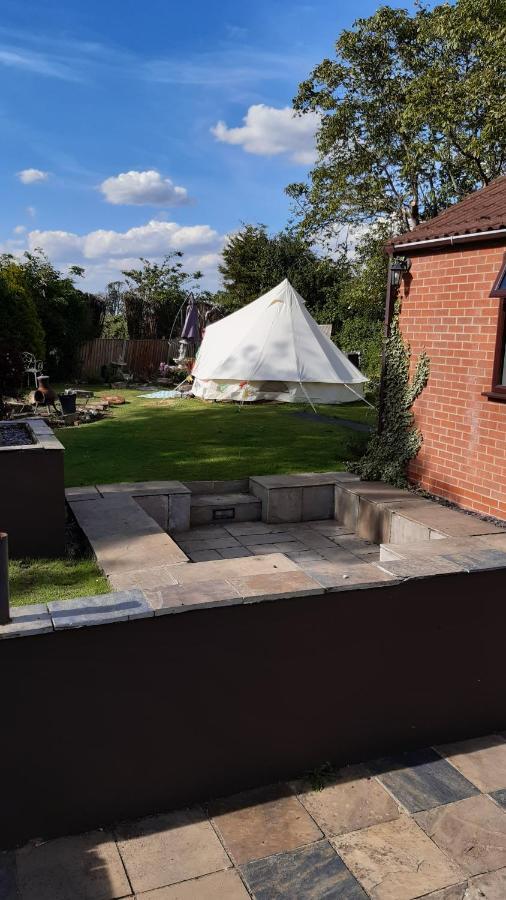 The White Dove Bed And Breakfast With Bell Tents And Private Hot Tubs Coddington  Kültér fotó