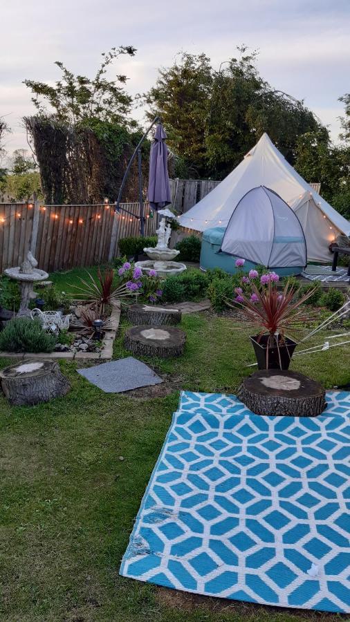 The White Dove Bed And Breakfast With Bell Tents And Private Hot Tubs Coddington  Kültér fotó