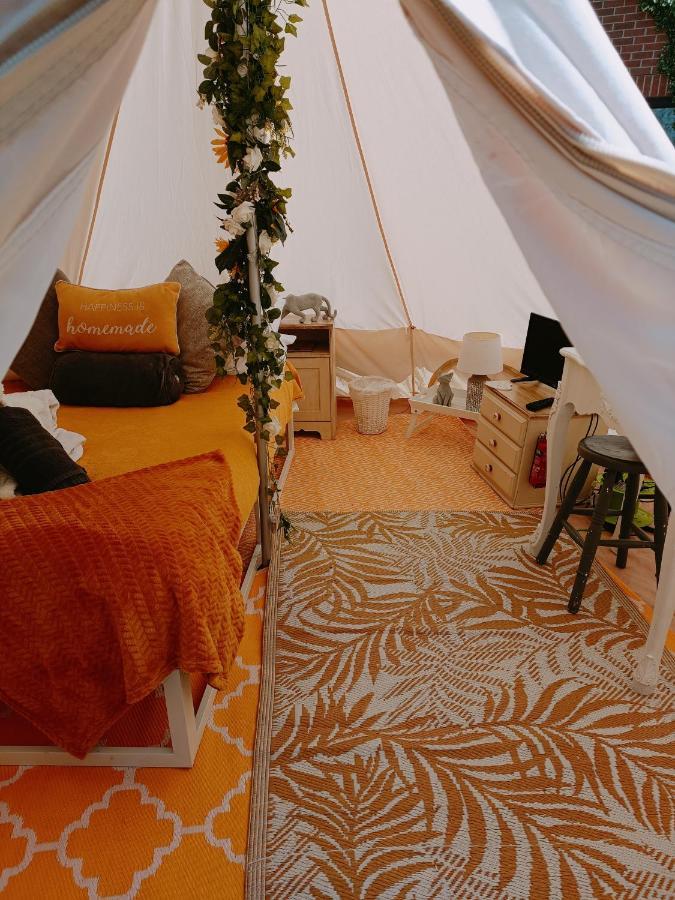 The White Dove Bed And Breakfast With Bell Tents And Private Hot Tubs Coddington  Kültér fotó