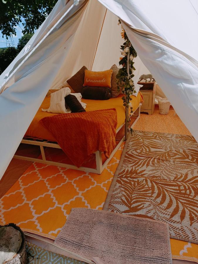 The White Dove Bed And Breakfast With Bell Tents And Private Hot Tubs Coddington  Kültér fotó