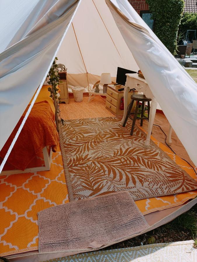 The White Dove Bed And Breakfast With Bell Tents And Private Hot Tubs Coddington  Kültér fotó