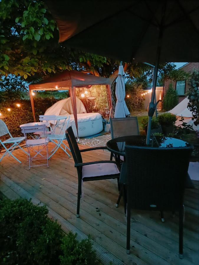 The White Dove Bed And Breakfast With Bell Tents And Private Hot Tubs Coddington  Kültér fotó