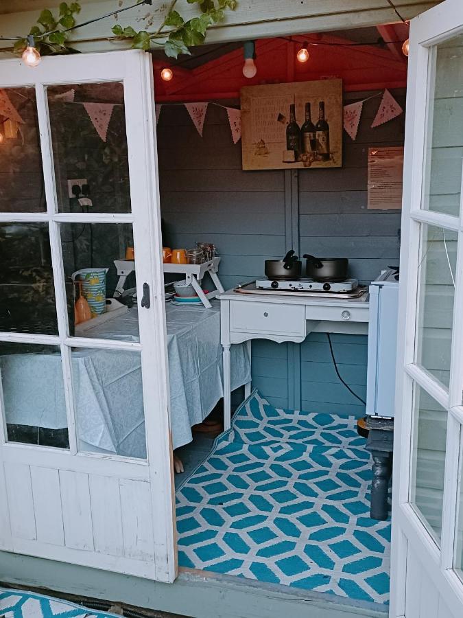 The White Dove Bed And Breakfast With Bell Tents And Private Hot Tubs Coddington  Kültér fotó