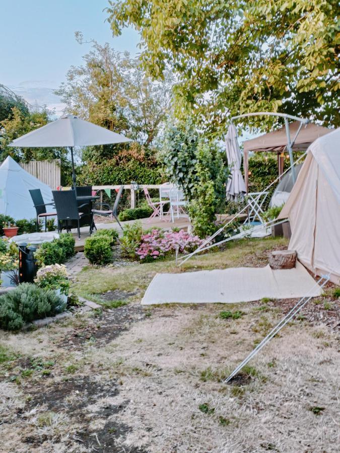 The White Dove Bed And Breakfast With Bell Tents And Private Hot Tubs Coddington  Kültér fotó