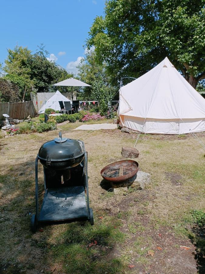 The White Dove Bed And Breakfast With Bell Tents And Private Hot Tubs Coddington  Kültér fotó