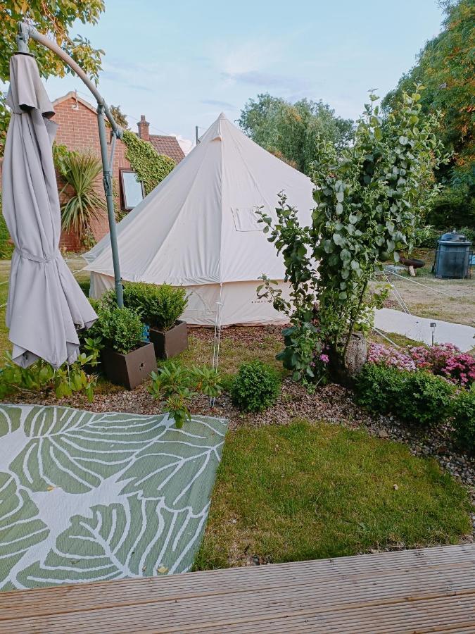 The White Dove Bed And Breakfast With Bell Tents And Private Hot Tubs Coddington  Kültér fotó