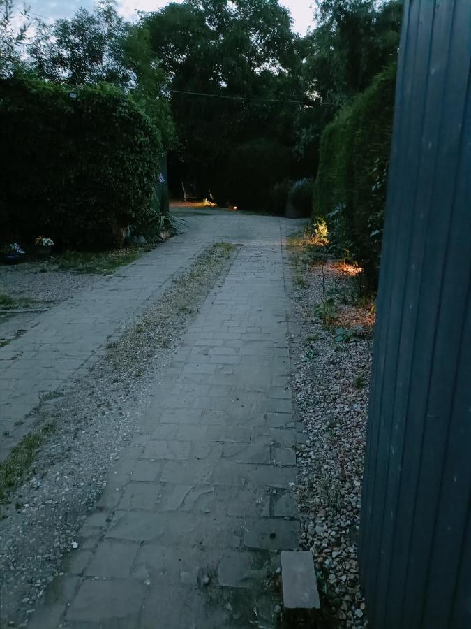 The White Dove Bed And Breakfast With Bell Tents And Private Hot Tubs Coddington  Kültér fotó