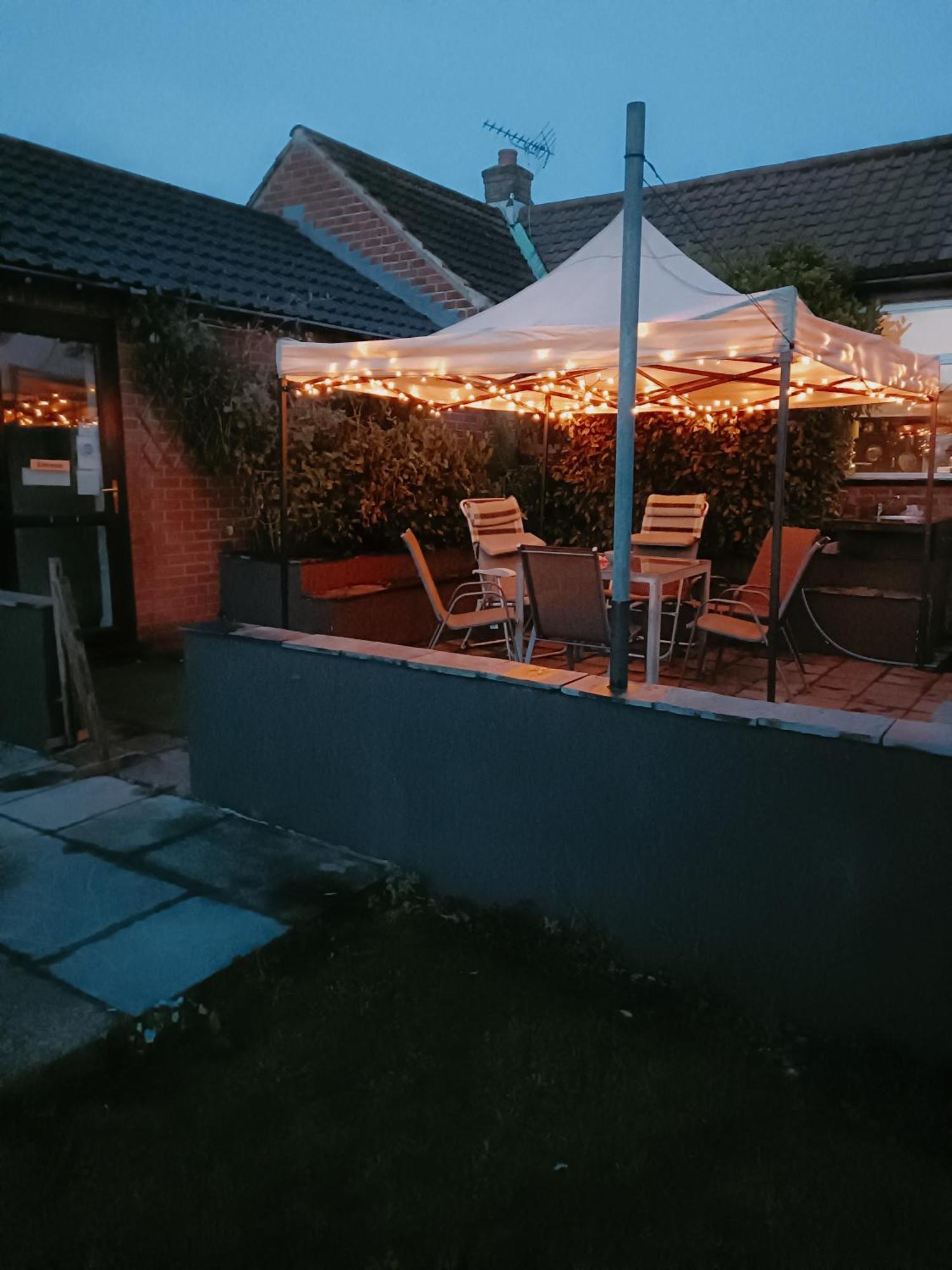 The White Dove Bed And Breakfast With Bell Tents And Private Hot Tubs Coddington  Kültér fotó