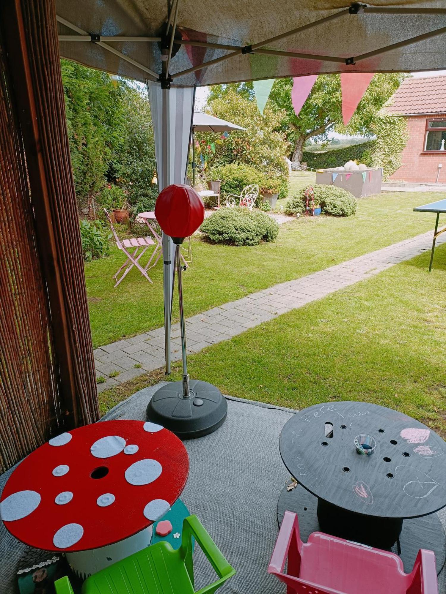 The White Dove Bed And Breakfast With Bell Tents And Private Hot Tubs Coddington  Kültér fotó