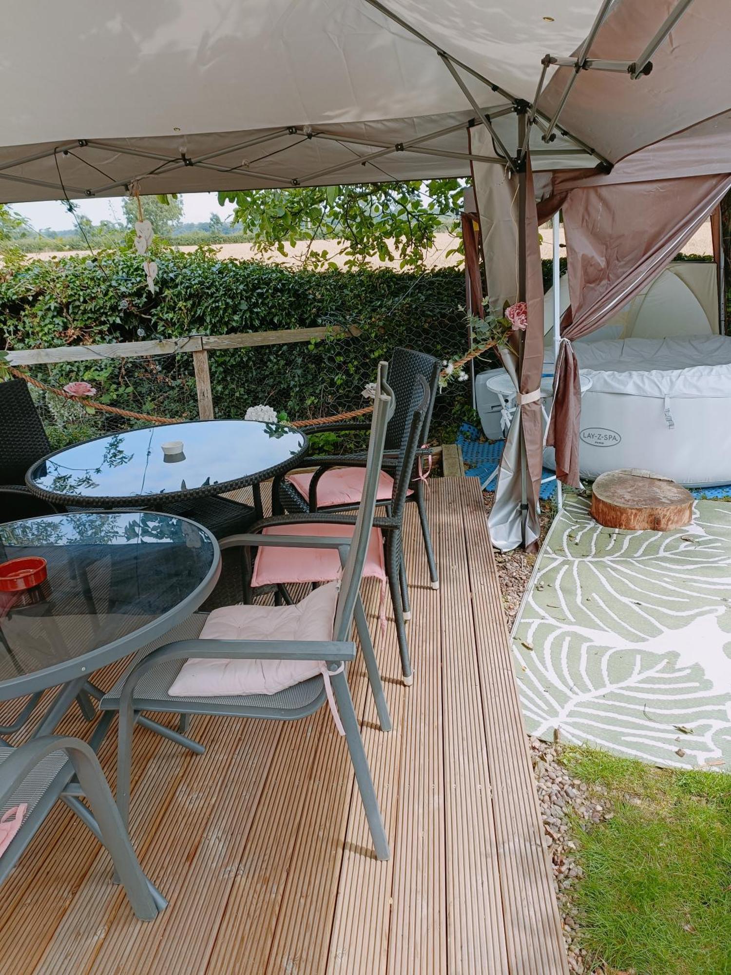 The White Dove Bed And Breakfast With Bell Tents And Private Hot Tubs Coddington  Kültér fotó