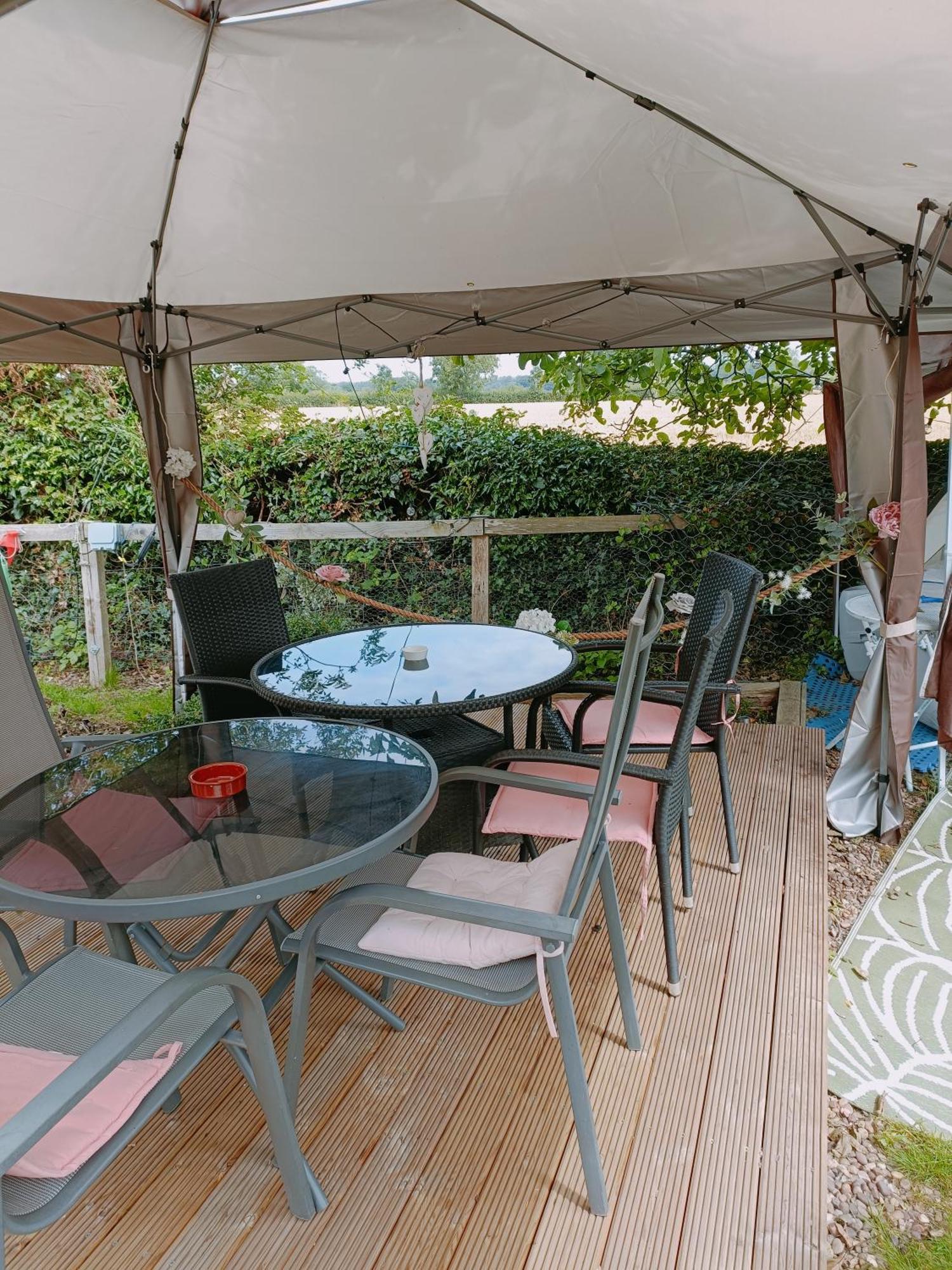 The White Dove Bed And Breakfast With Bell Tents And Private Hot Tubs Coddington  Kültér fotó